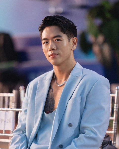 Mỹ nam Vbiz bị ghét nhất Đảo Thiên Đường công khai bạn gái đẹp như hoa hậu