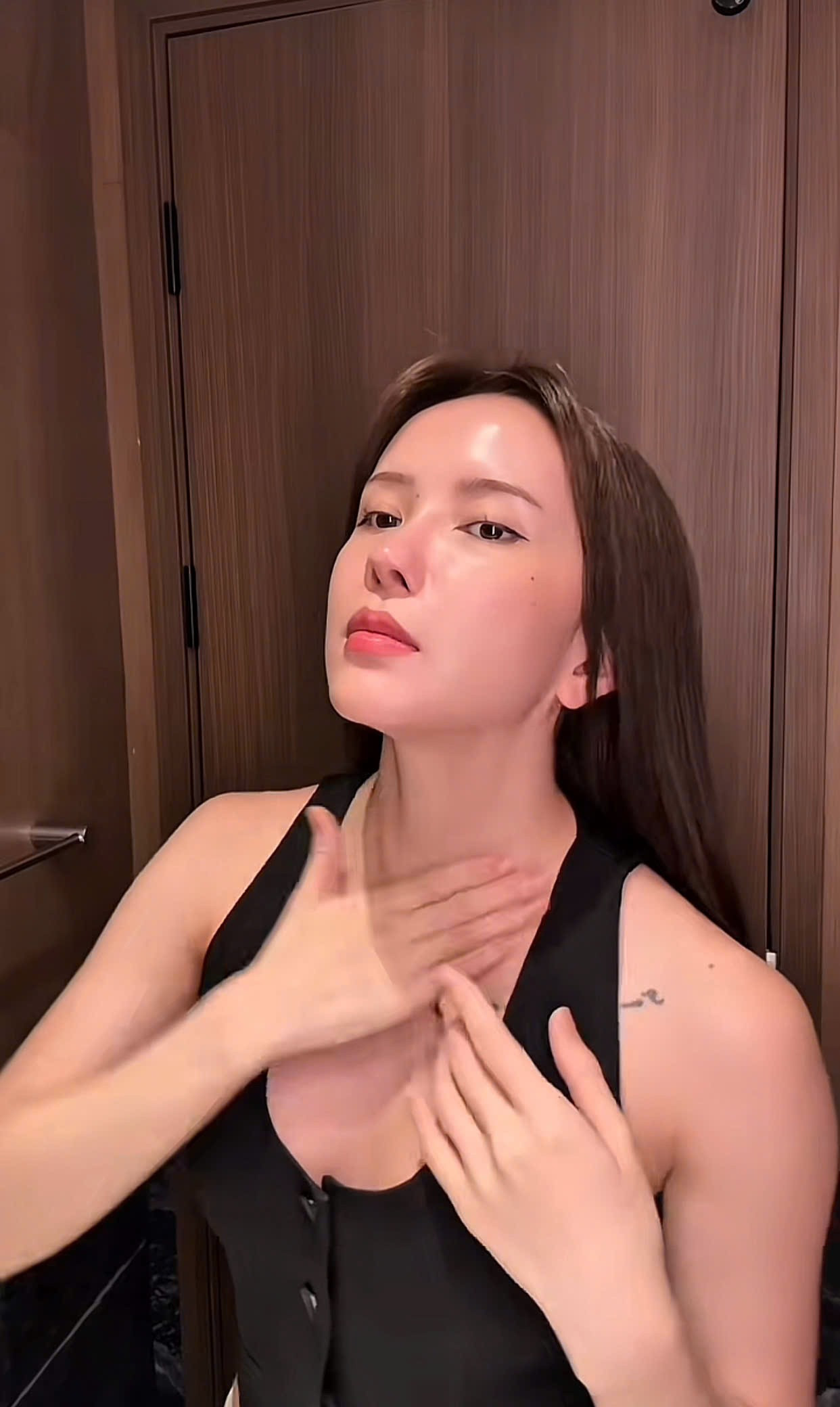 Phản ứng của Thiều Bảo Trâm khi bị soi phẫu thuật thẩm mỹ hỏng