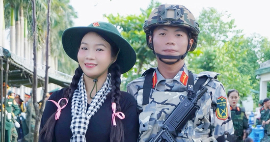 Chuyện tình thú vị của nữ du kích và chàng lính dù, gặp nhau ở A50, nên duyên nhờ A80