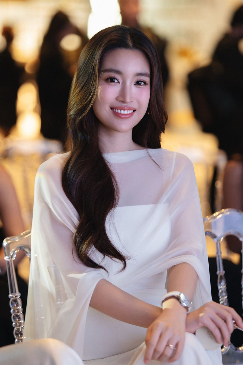 Đỗ Mỹ Linh tái xuất, sắc vóc và khí chất 'hào môn' lấn át 2 đàn em - Ảnh 6.