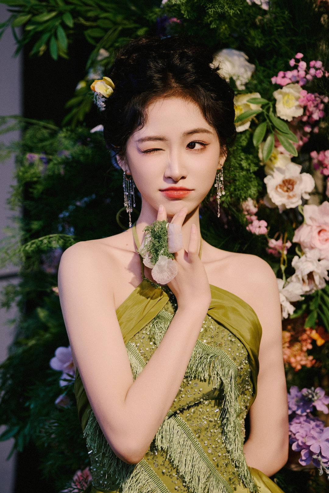 Đúng ngày mai, thứ Tư 27/8/2025, Thần Tài dẫn đường, quý nhân dìu dắt, 3 con giáp sau sự nghiệp tiến tới như 'ngọa hổ tàng long', tiền bạc đếm tiền sái tay, lộc bay đầy nhà - Ảnh 2