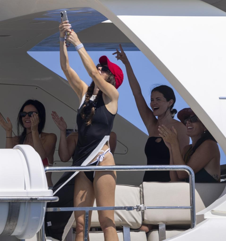 45pm et selena gomez living 1100 7