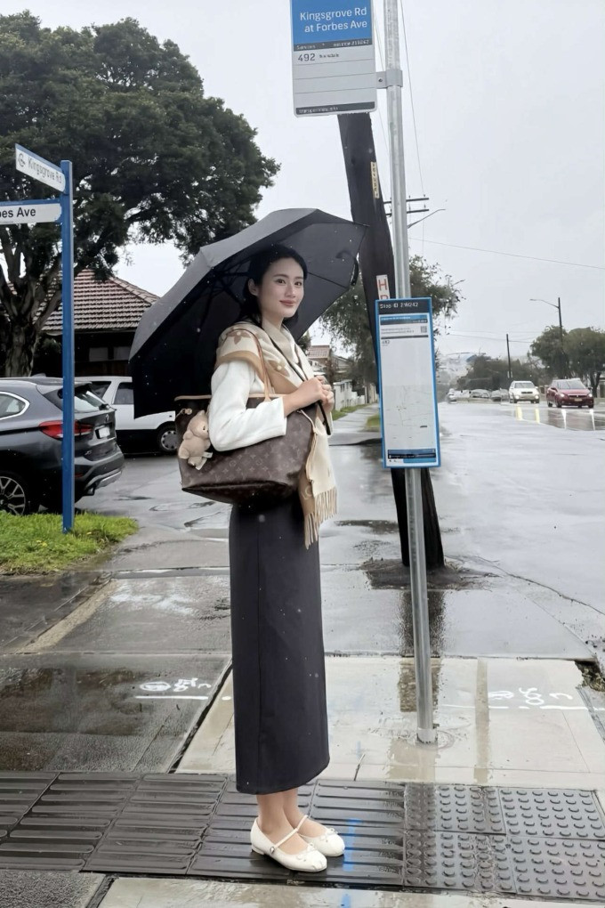 Ý Nhi dát lên người cả trăm triệu sau khi bị soi đi du học tiết kiệm toàn mặc lại đồ cũ