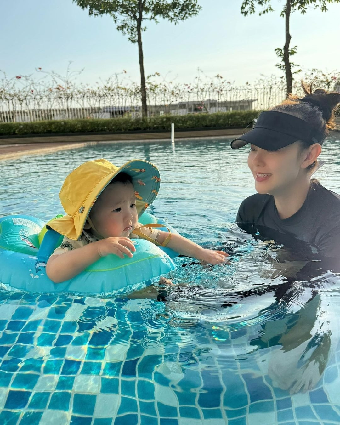 Con trai Minh Hằng gây sốt với khoảnh khắc như ông cụ non