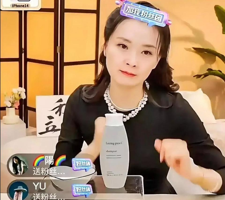 Mỹ nhân Hoàn Châu Cách Cách lấy chồng siêu giàu nay đi livestream kiếm tiền