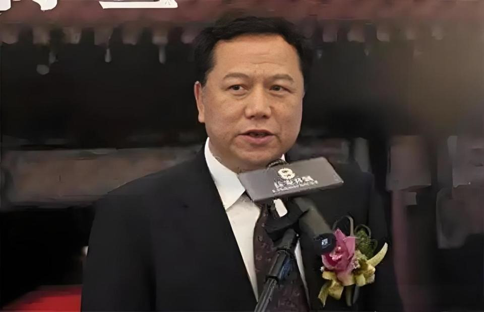 Mỹ nhân Hoàn Châu Cách Cách lấy chồng siêu giàu nay đi livestream kiếm tiền