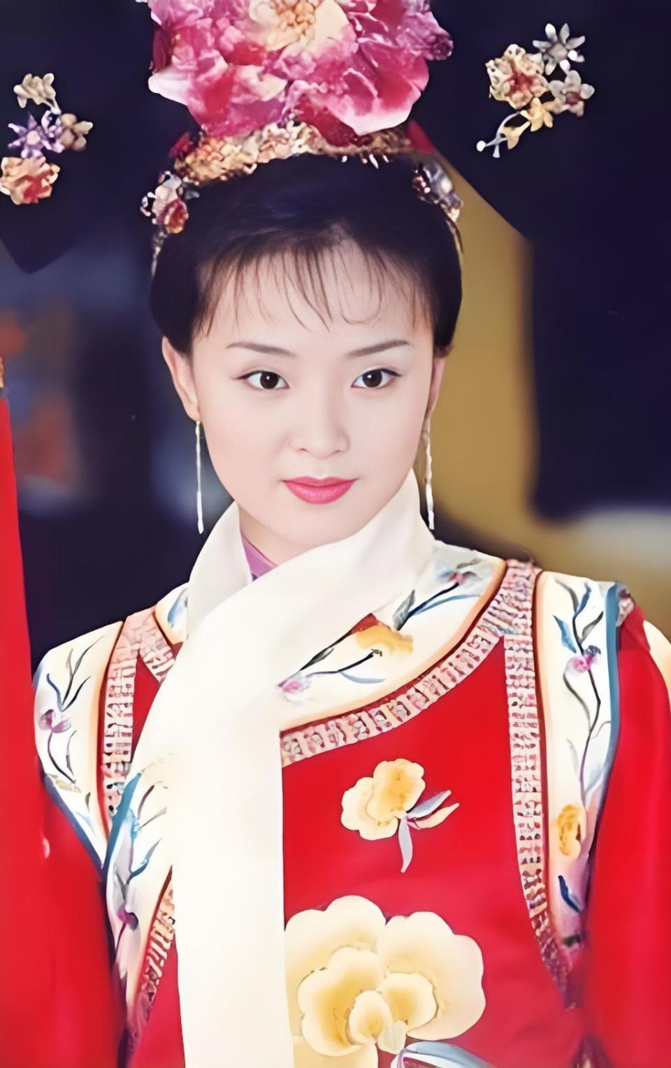 Mỹ nhân Hoàn Châu Cách Cách lấy chồng siêu giàu nay đi livestream kiếm tiền