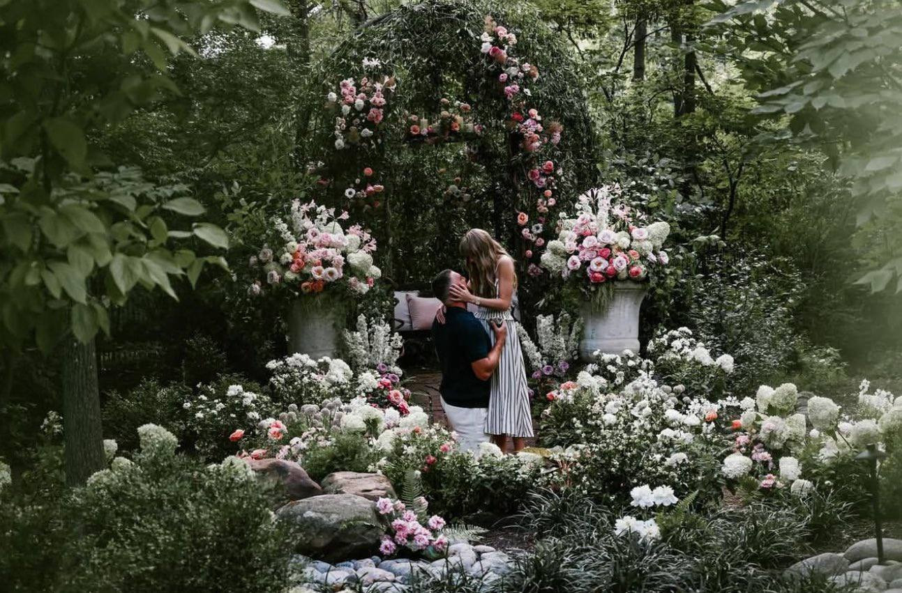 Taylor Swift được cầu hôn bằng nhẫn kim cương siêu khủng nhìn giá mà choáng