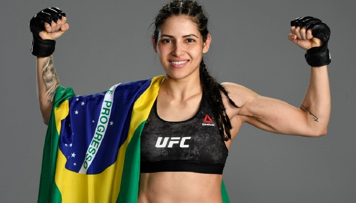 Polyana Viana sở hữu sức hút mê hoặc