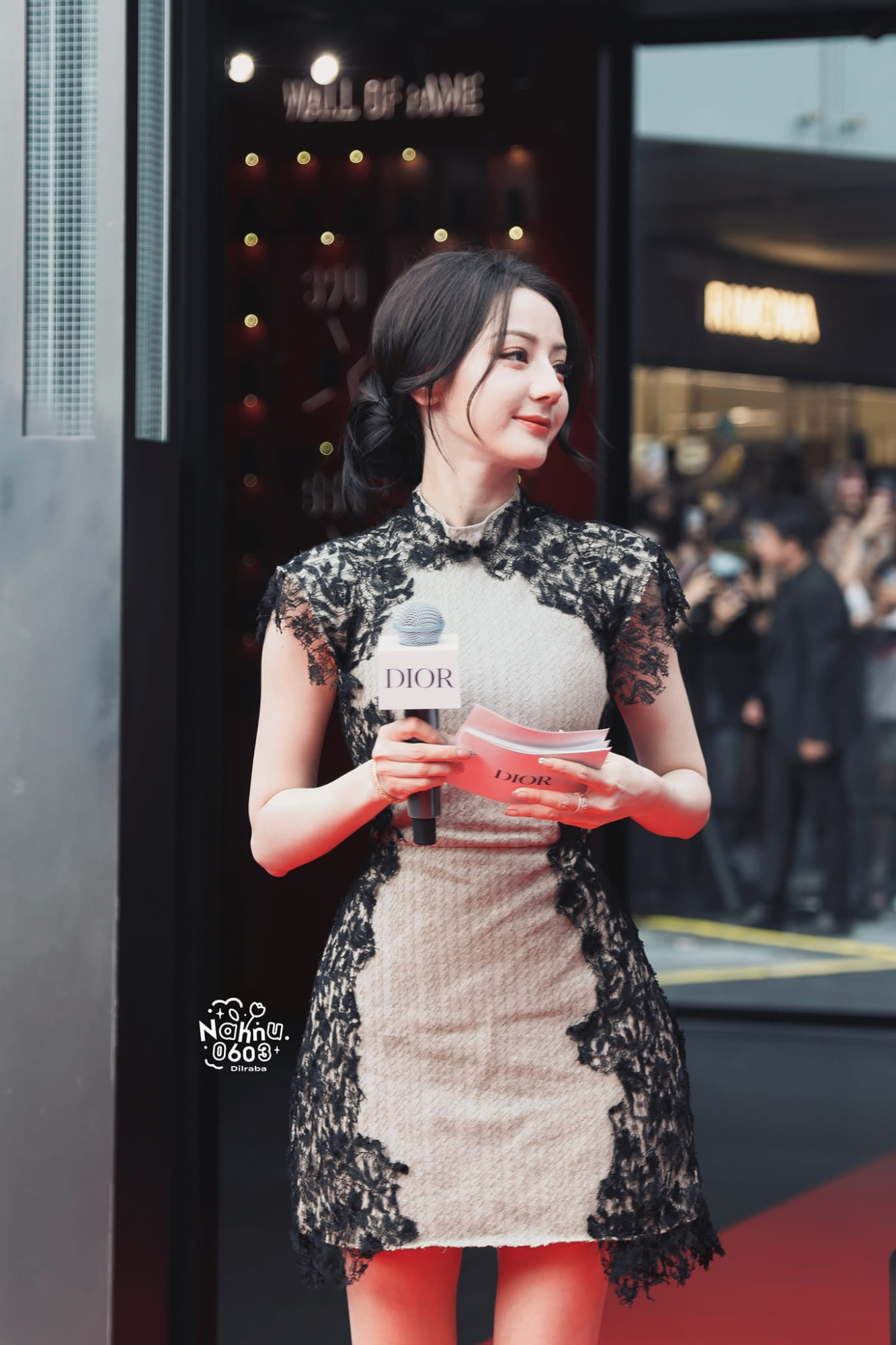 Vẻ đẹp của Địch Lệ Nhiệt Ba gây 'sốt' cõi mạng, xứng danh 'nữ hoàng thảm đỏ' - Ảnh 4