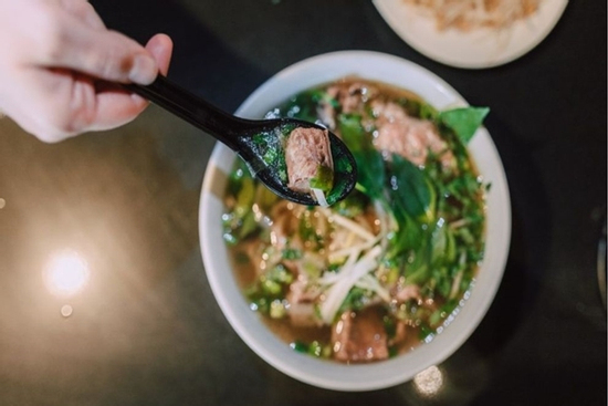 Không phải bún thang, món ăn chỉ từ 35.000 đồng/bát này mới là hương vị Việt lọt top ngon nhất thế giới