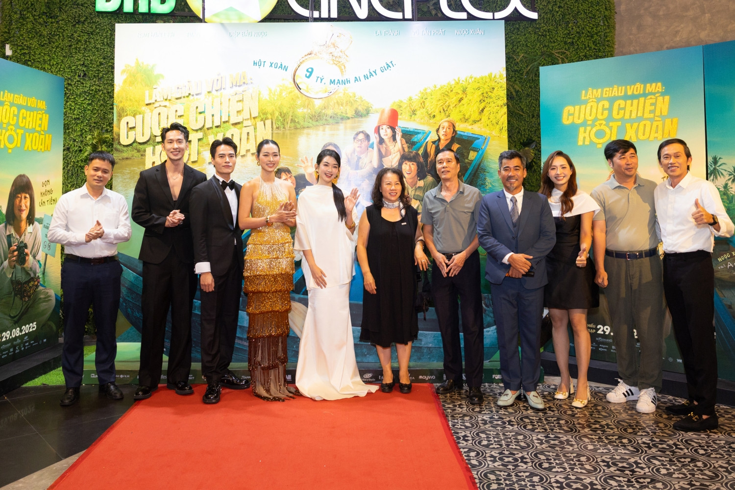 Diễn viên phim Mưa Đỏ xúc động khi thấy NSƯT Hoài Linh đóng cảnh hành động