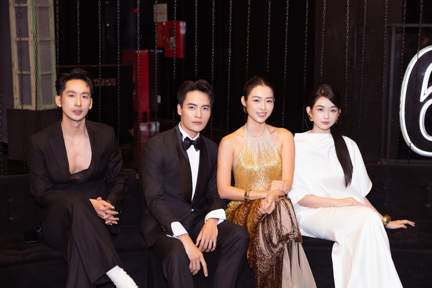 Diễn viên phim Mưa Đỏ xúc động khi thấy NSƯT Hoài Linh đóng cảnh hành động