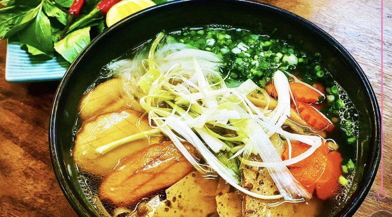 Không phải bún thang, món ăn chỉ từ 35.000 đồng/bát này mới là hương vị Việt lọt top ngon nhất thế giới - Ảnh 3.