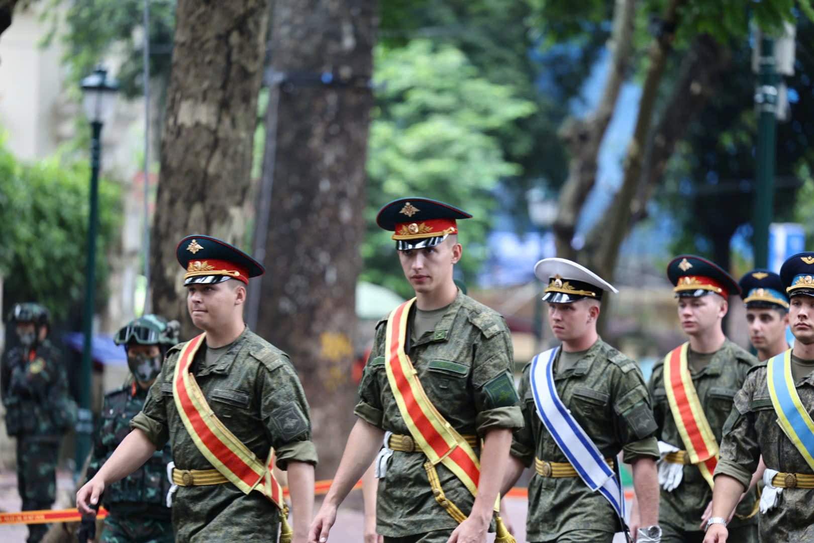 Loạt ảnh cận visual tuyệt đối điện ảnh của dàn quân nhân Nga gây sốt khắp MXH