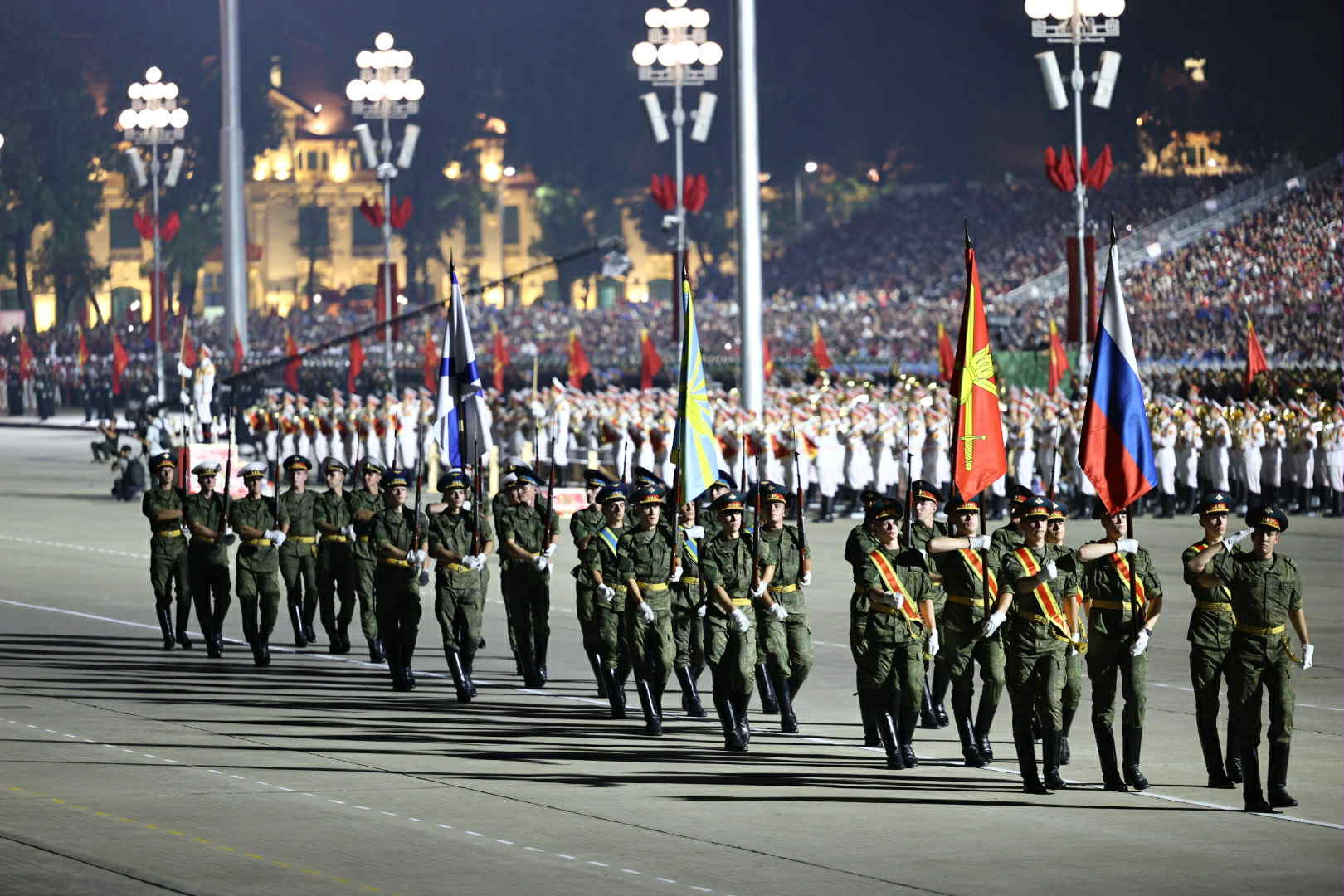 Loạt ảnh cận visual tuyệt đối điện ảnh của dàn quân nhân Nga gây sốt khắp MXH