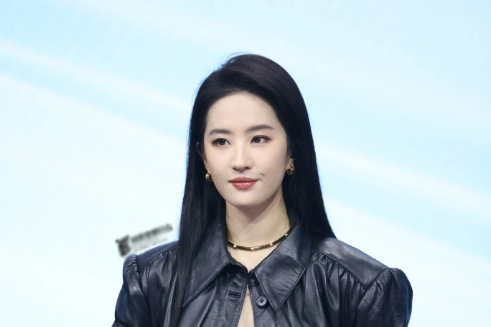 Lưu Diệc Phi rạng rỡ đón tuổi 39 sau vướng loạt tin đồn đời tư tới tranh cãi