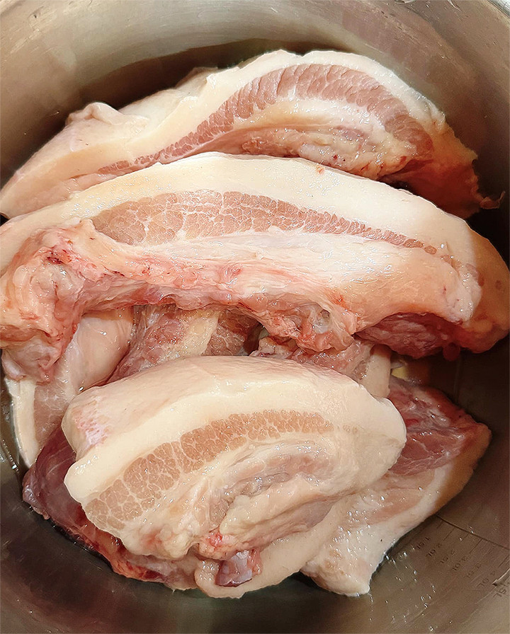 Mẹo rán tóp mỡ giòn ngon: Chọn phần thịt má hoặc ba chỉ, mỡ gáy.