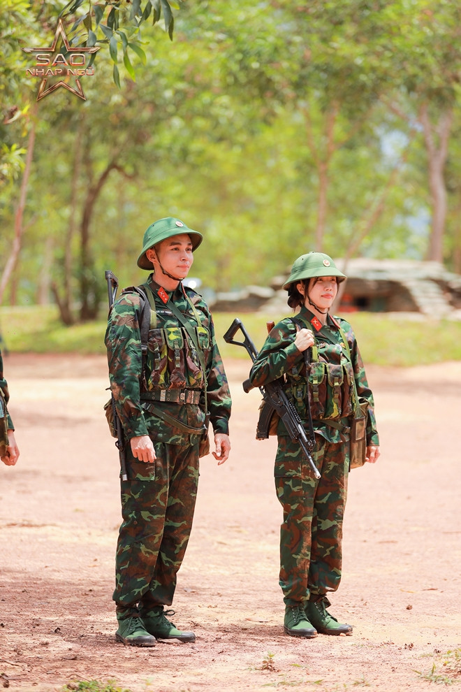 Minh Tú bật khóc khi chia tay đồng đội