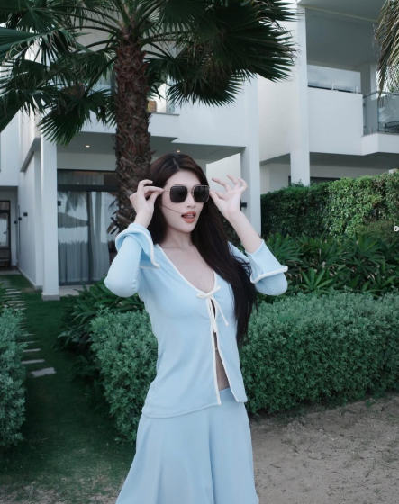 Mỹ nhân Vbiz thi nhau diện trang phục từ brand bị chê của Lương Thùy Linh