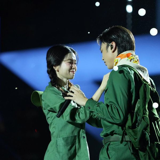 Nam ca sĩ đắt show dịp 2/9, có cộng đồng fan 'khủng': Ủng hộ 300 triệu cho đồng bào miền Trung tại concert Quốc gia