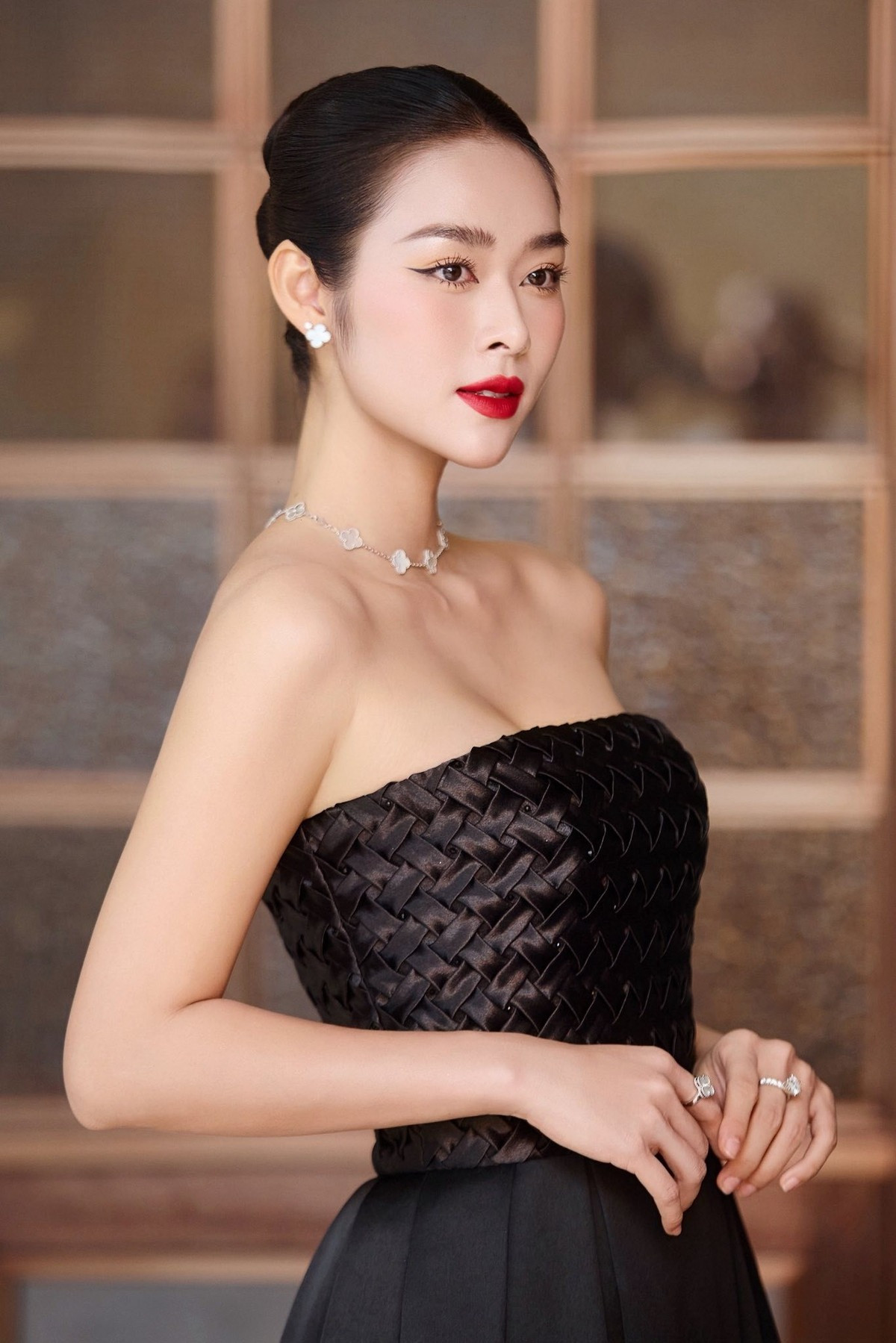 Nữ diễn viên nổi tiếng Vbiz kết hôn năm 19 tuổi rồi làm mẹ đơn thân nhan sắc hiện tại đẹp choáng ngợp