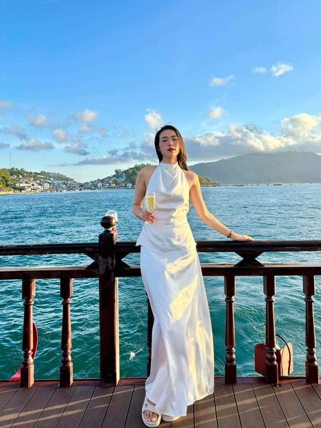 Nữ diễn viên nổi tiếng Vbiz kết hôn năm 19 tuổi rồi làm mẹ đơn thân nhan sắc hiện tại đẹp choáng ngợp