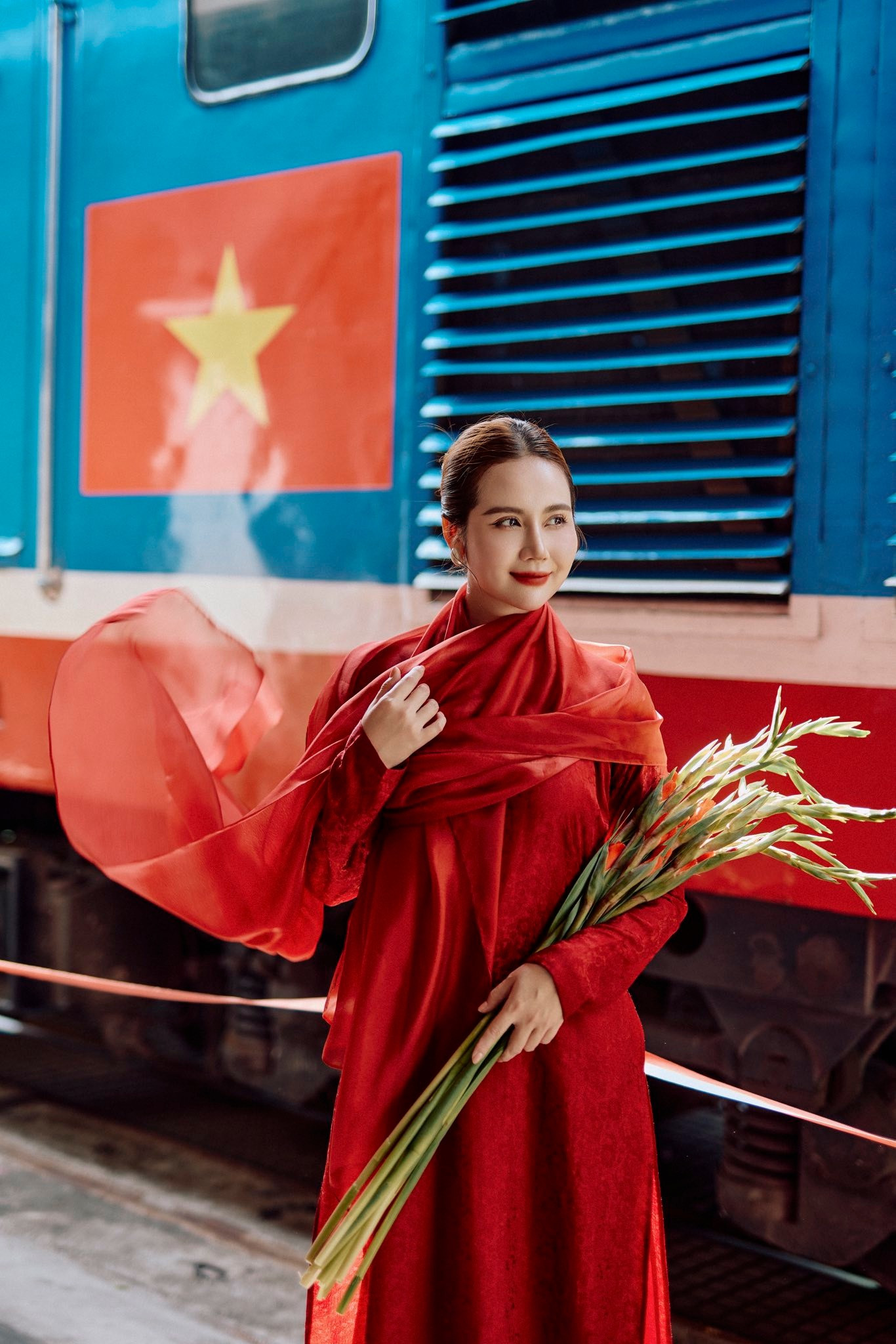 Nữ diễn viên VTV gây chú ý với bộ ảnh 'hòa bình đẹp lắm'- Ảnh 4.