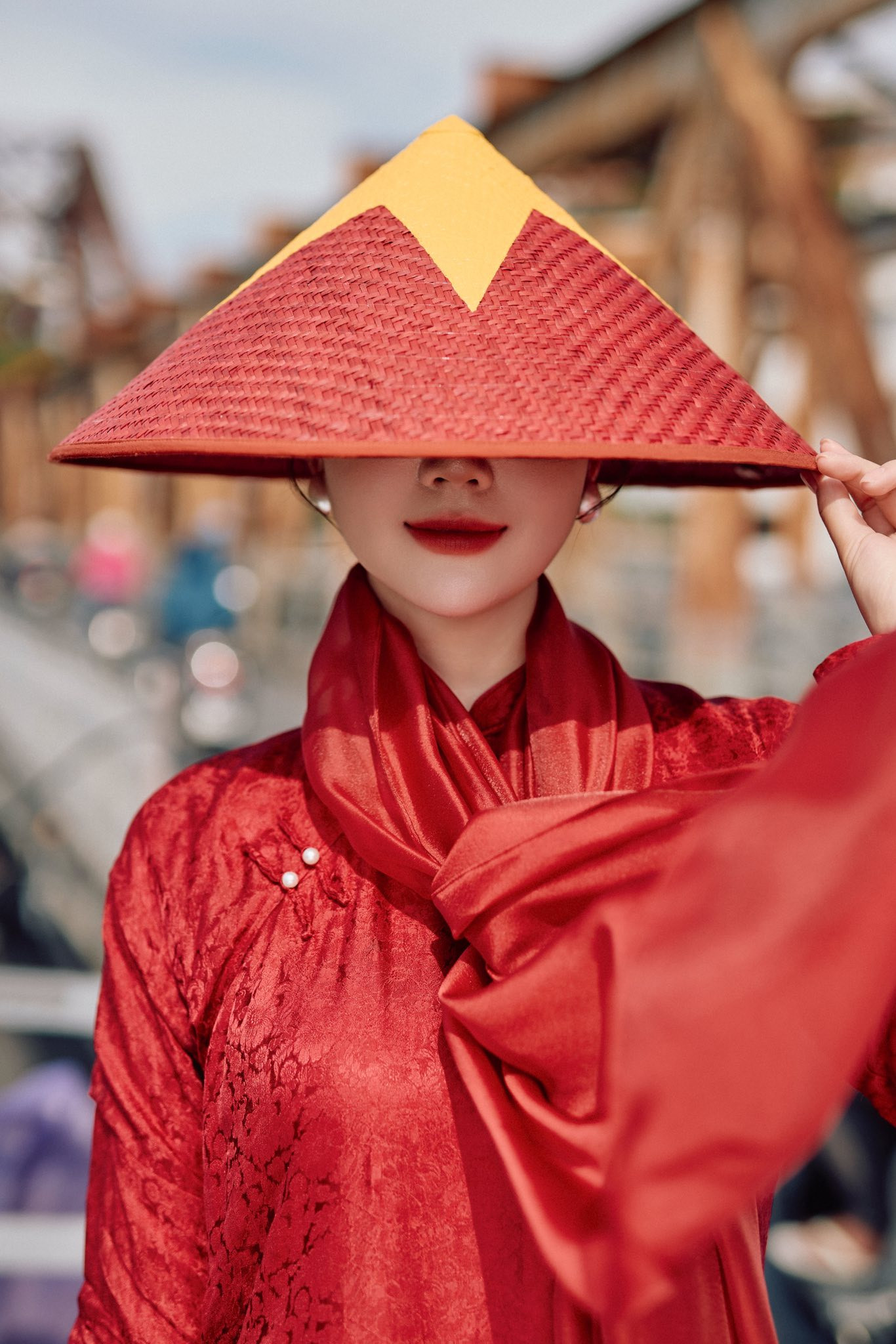 Nữ diễn viên VTV gây chú ý với bộ ảnh 'hòa bình đẹp lắm'- Ảnh 2.