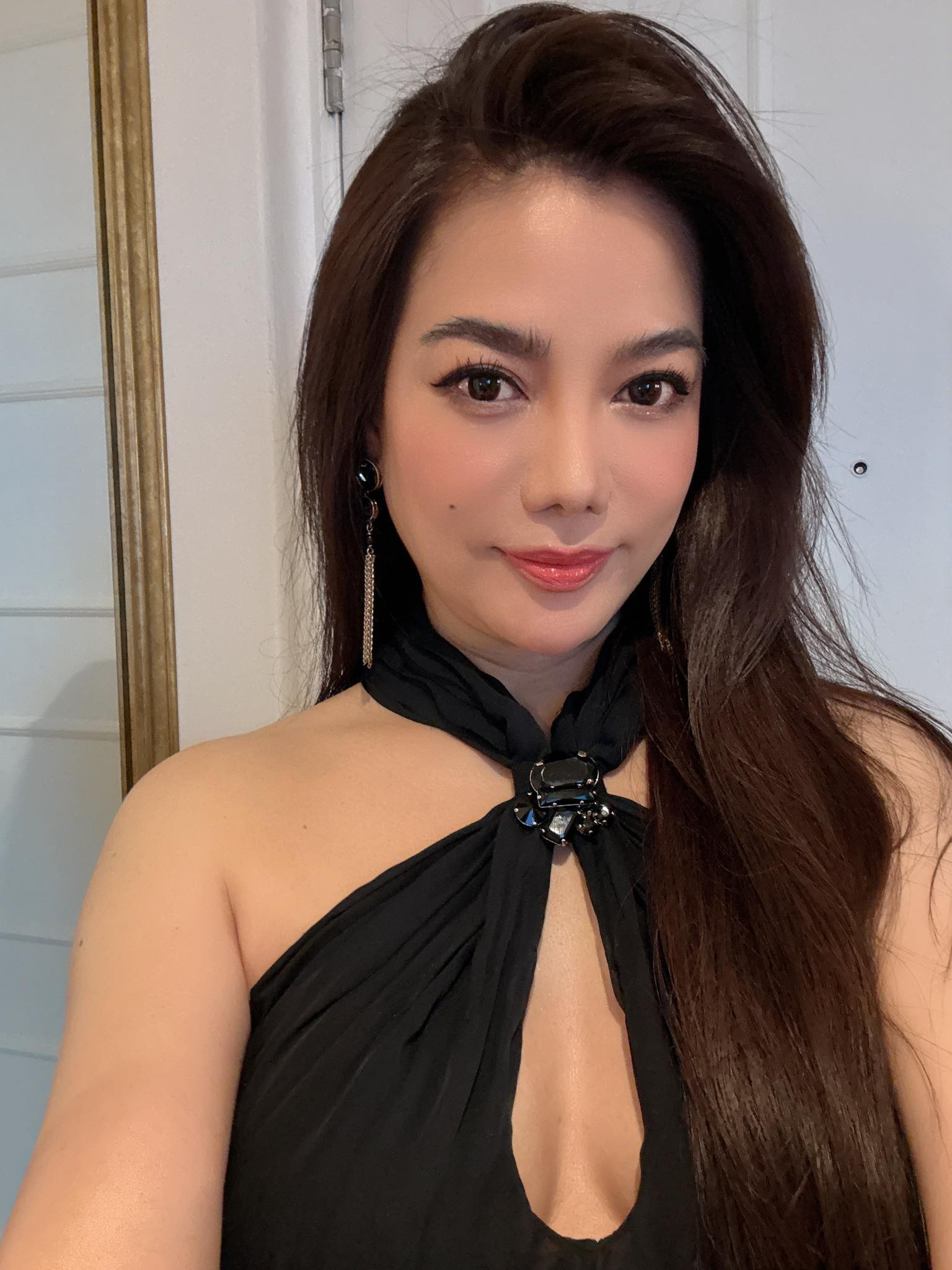 Bộ 3 chị đẹp giàu có Lệ Quyên  Trương Ngọc Ánh  Phượng Chanel cùng chung khung hình gây bàn tán