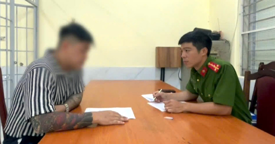 Xử lý nam thanh niên xăm trổ thách thức công an tại chốt bảo vệ A80