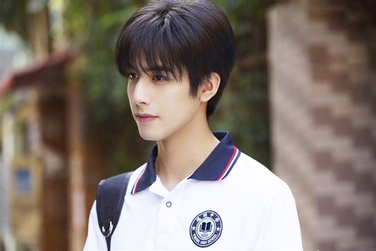 10 nam thần học đường đẹp nhất Trung Quốc: Dương Dương xếp sau Ngô Diệc Phàm, hạng 1 đừng ngắm kẻo không dứt ra nổi