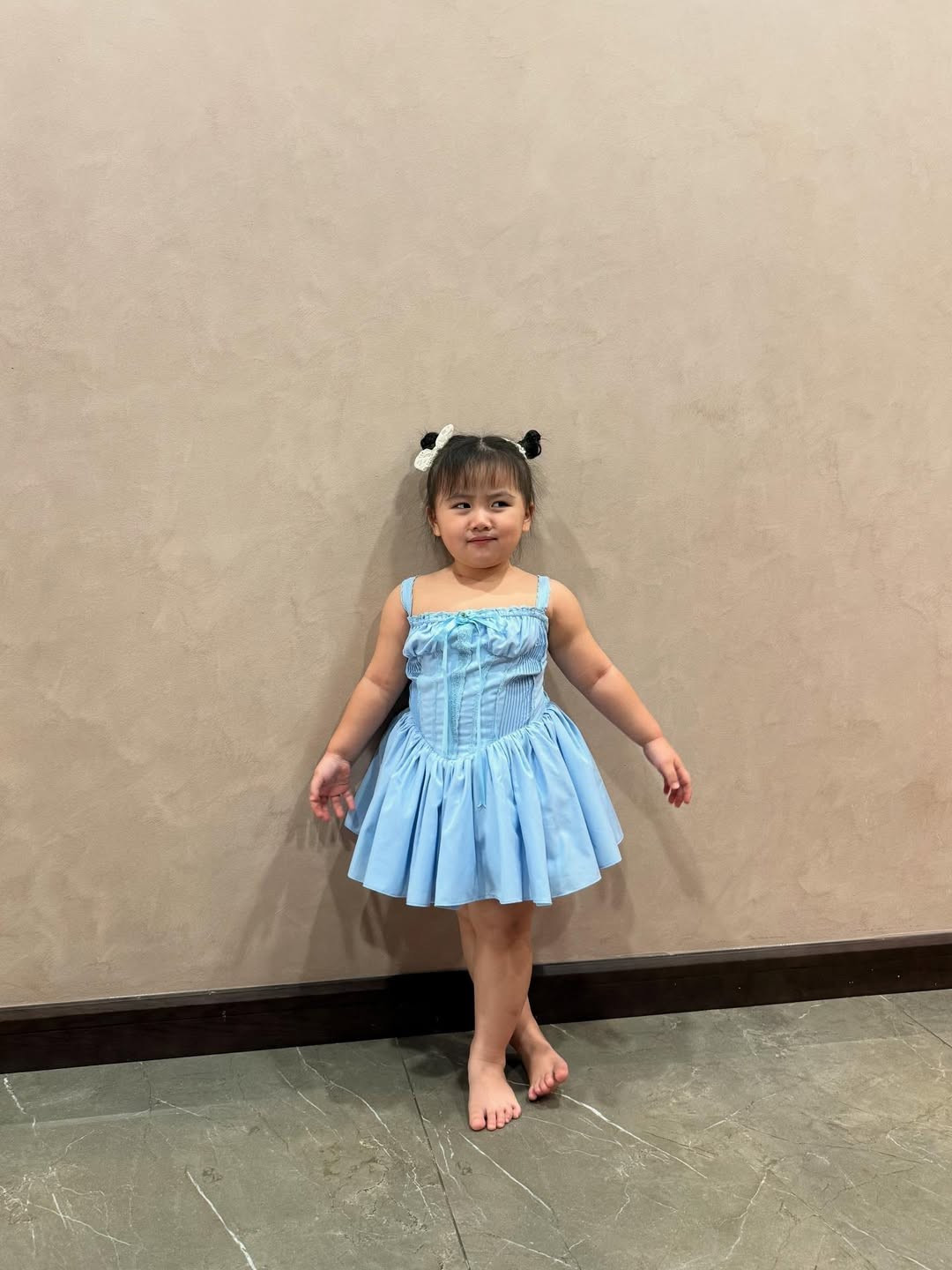 Ái nữ của hot girl lấy chồng năm 18 tuổi gây sốt với diện mạo cưng xỉu