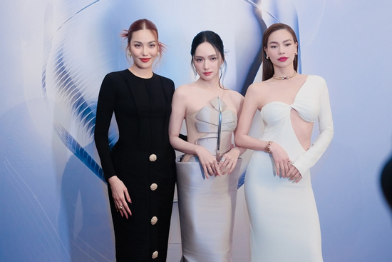 Bộ ba quyền lực Hà Hồ - Hương Giang - Lan Khuê chung khung hình gấp 3 visual