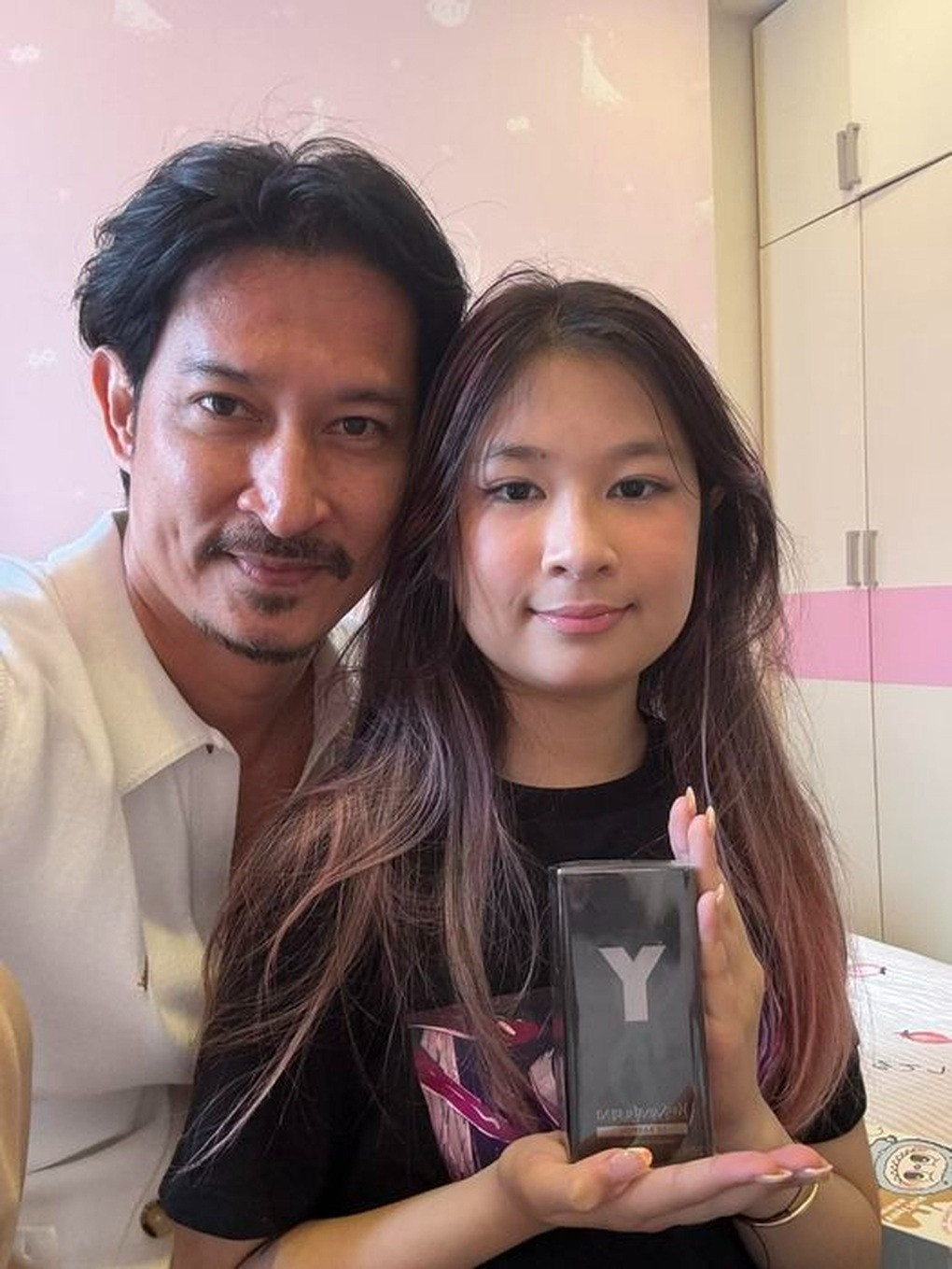 Huy Khánh công khai bạn gái mới sau ly hôn Mạc Anh Thư