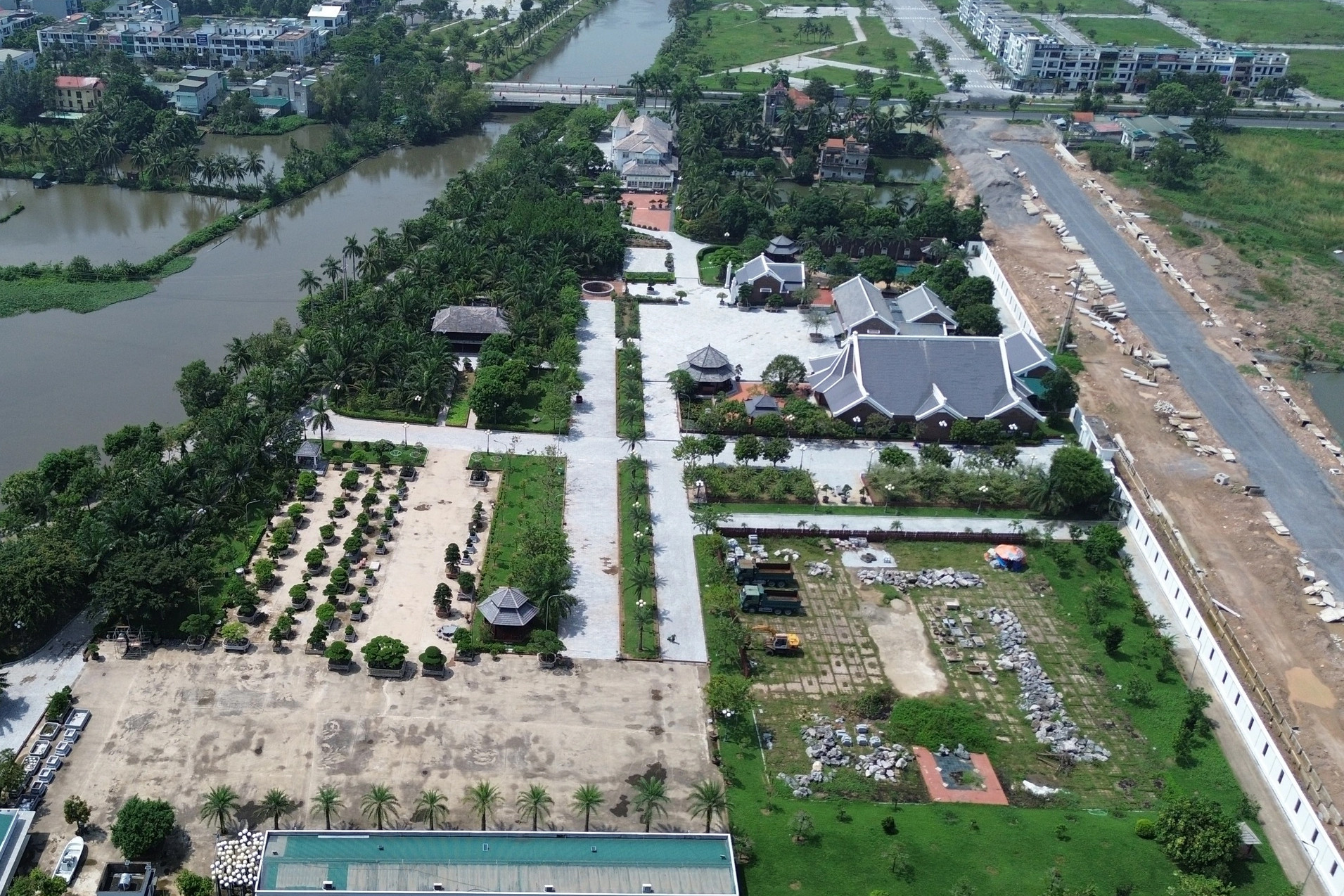 Loạt ảnh hiếm biệt phủ 50000 m2 của Bầu Đoan đại gia Thanh Hóa vừa bị khám xét nơi ở khẩn cấp