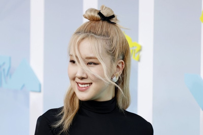 Rosé BLACKPINK thu về hơn 110 tỷ won nhờ hit APT