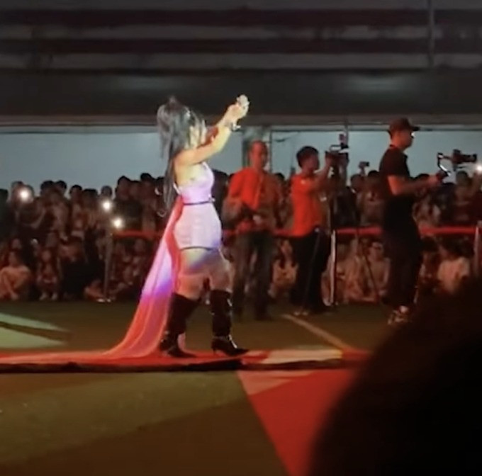 1 Em Xinh bị chê đùi to chân ngắn nay gây sốc với màn thả dáng cháy khét hậu nâng ngực