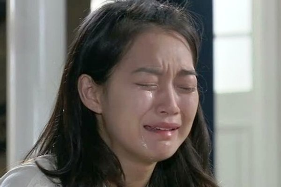 Chồng vừa qua đời, tôi rùng mình phát hiện bí mật của chồng và người giúp việc