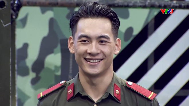 Tìm ra in4 soái ca cảnh vệ nổi khắp MXH khi tham gia trình diễn chống khủng bố tại Hồ Gươm