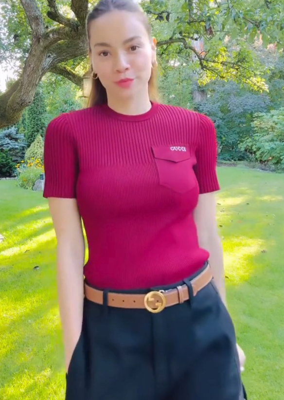 Mẹ Hồ Ngọc Hà khoe vẻ tươi trẻ bên thông gia từng làm việc cho Liên Hợp Quốc