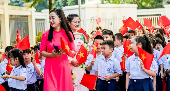 'Miễn phí sách giáo khoa là bước đi chiến lược trong phát triển giáo dục'