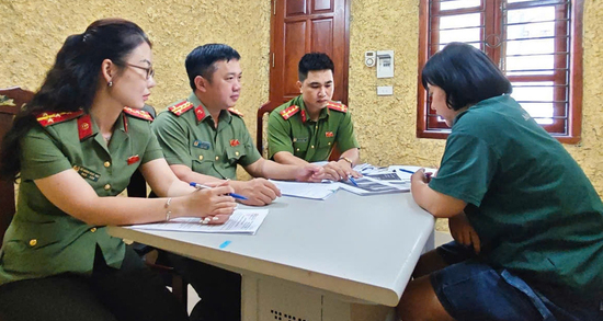 Người phụ nữ rao bán ‘giấy mời xem diễu binh', chiếm đoạt hơn 135 triệu đồng