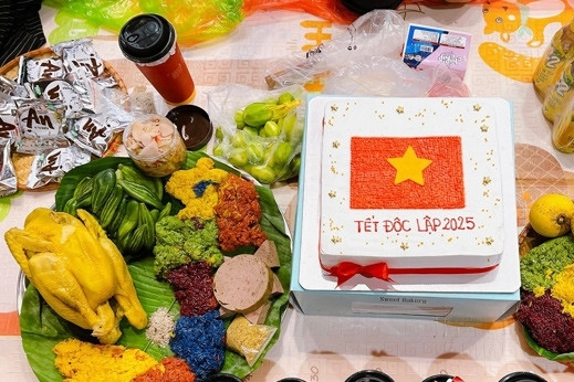 Nhóm chị em ở Phú Thọ nấu 1 tạ xôi, luộc 4 con gà đi xem tổng duyệt diễu binh