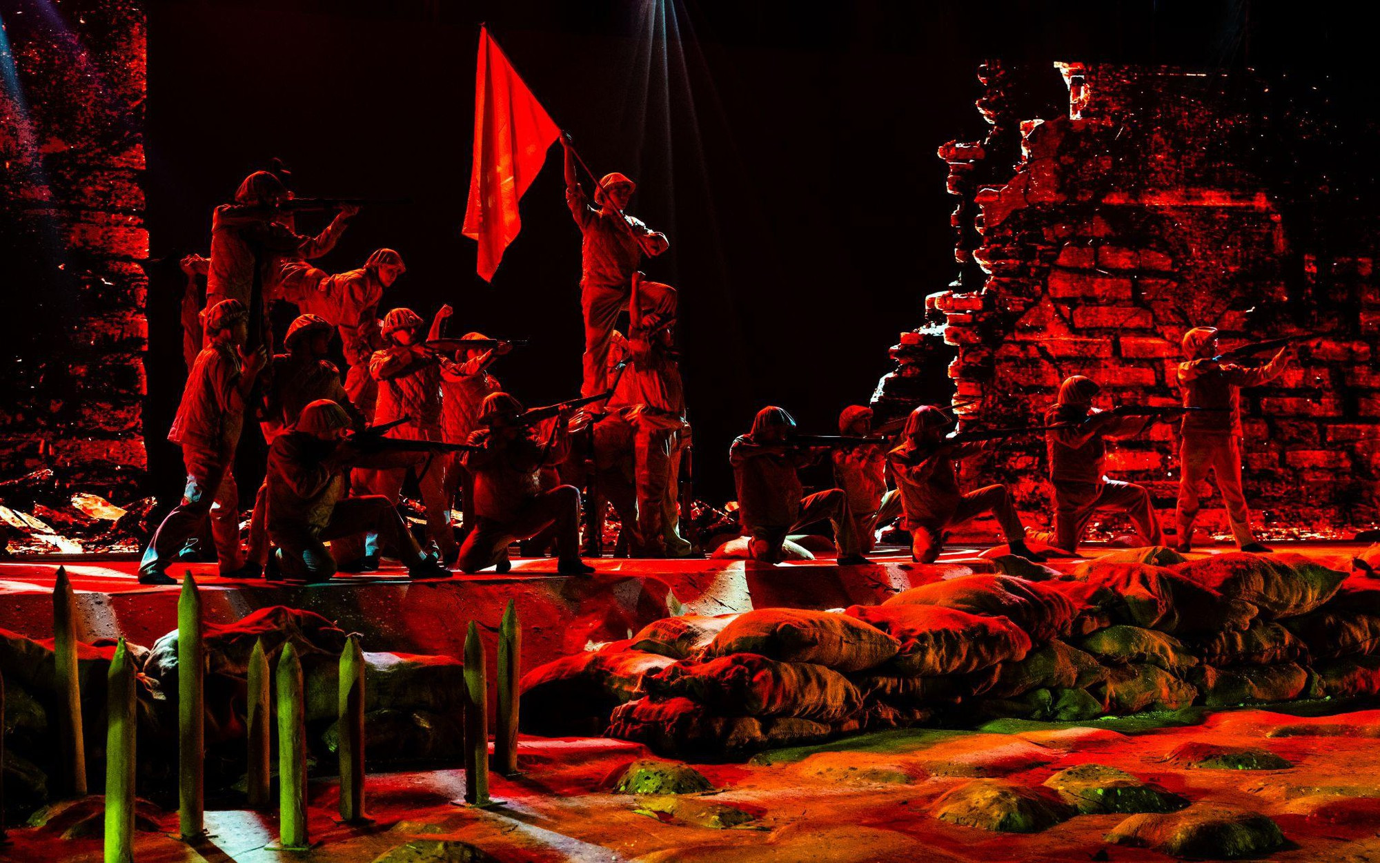 Xuất thân đình đám của giọng thuyết minh đang gây bão MXH tại sự kiện A80