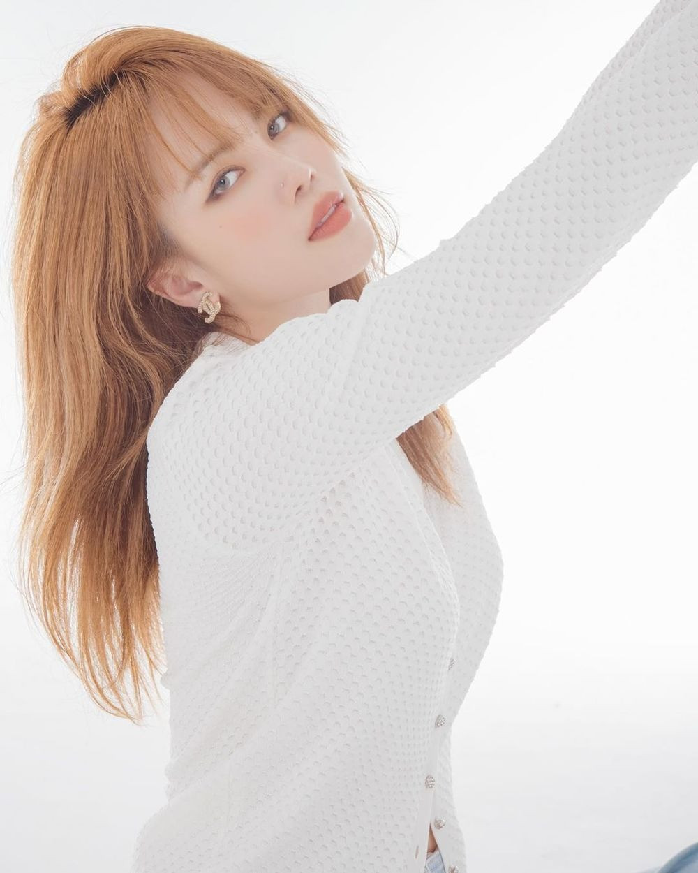 2 lần đụng hàng hoa tai Chanel của Hải Tú và Thiều Bảo Trâm