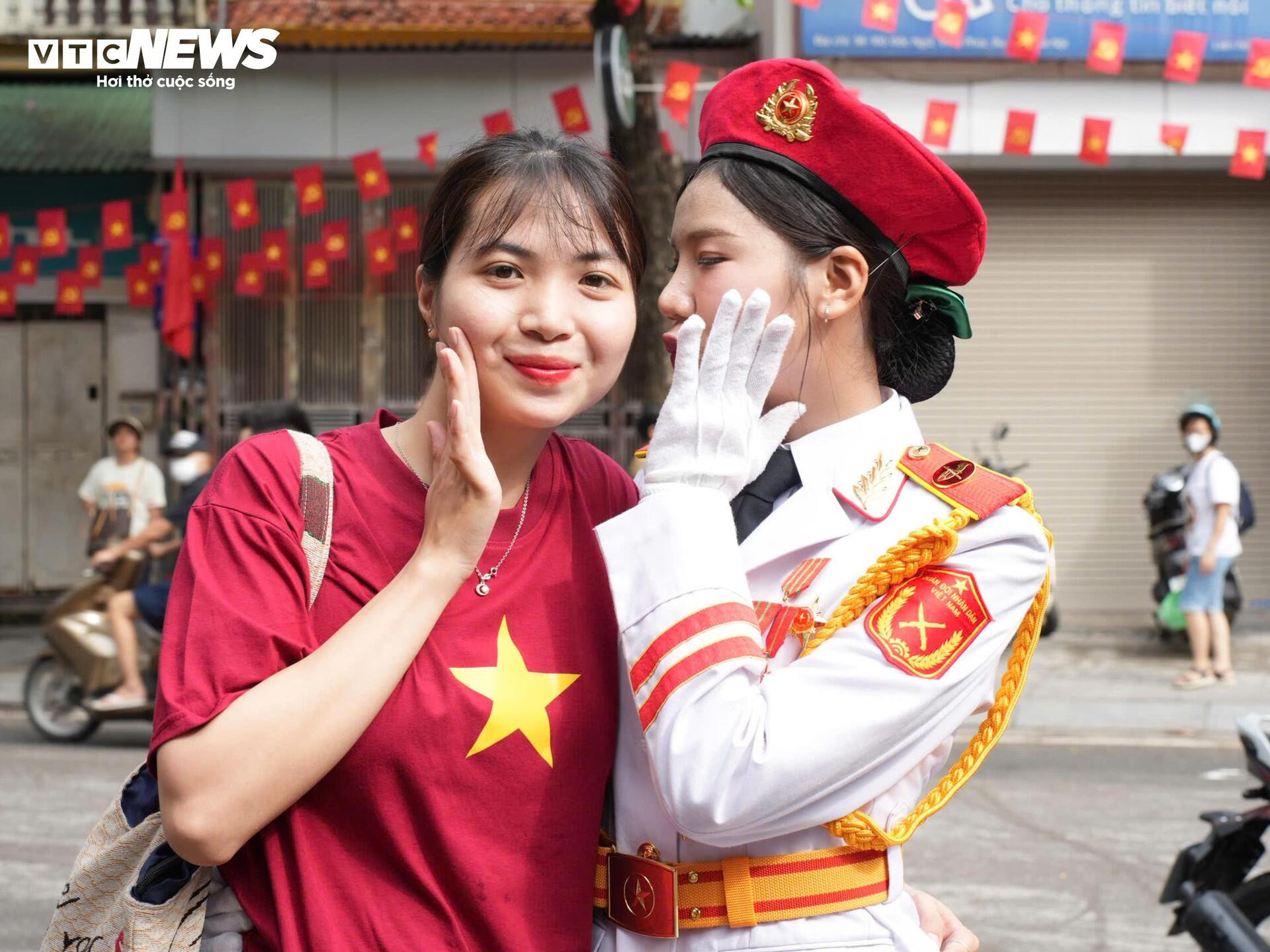 31 máy bay, hơn 16.300 chiến sỹ và màn 'vẽ lửa' trên bầu trời Hà Nội - 25