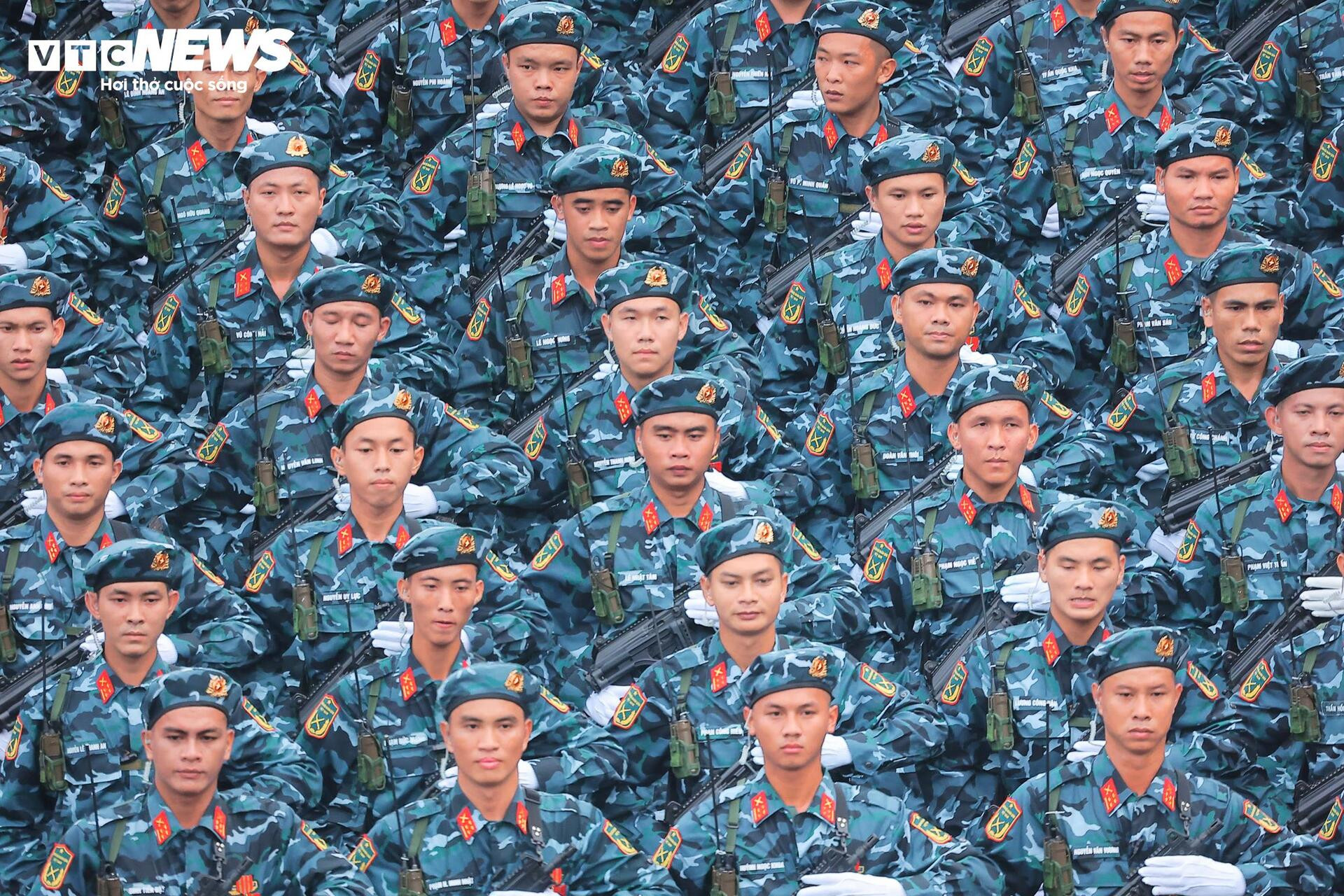 31 máy bay, hơn 16.300 chiến sỹ và màn 'vẽ lửa' trên bầu trời Hà Nội - 21