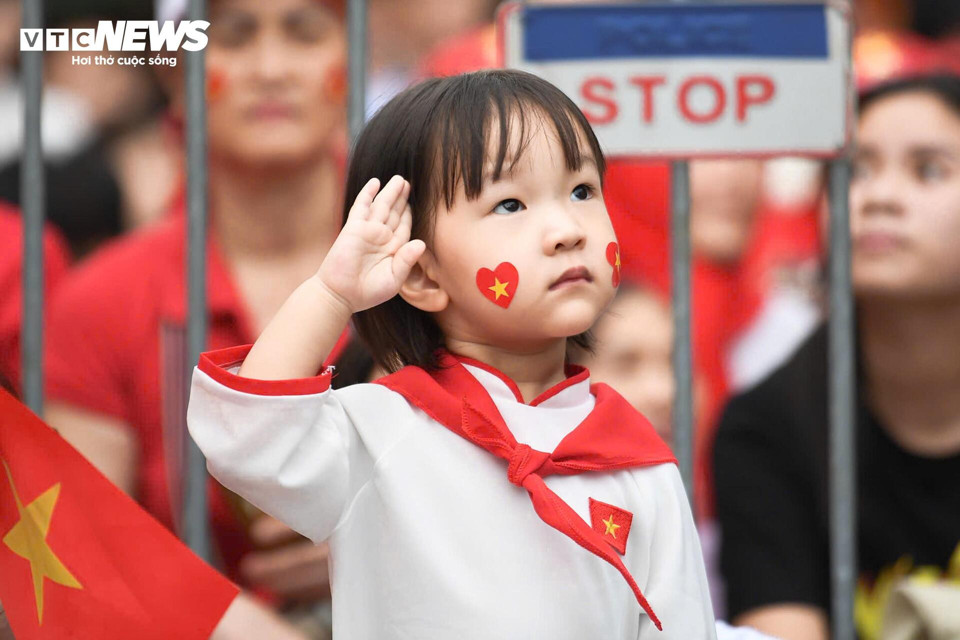 31 máy bay, hơn 16.300 chiến sỹ và màn 'vẽ lửa' trên bầu trời Hà Nội - 19