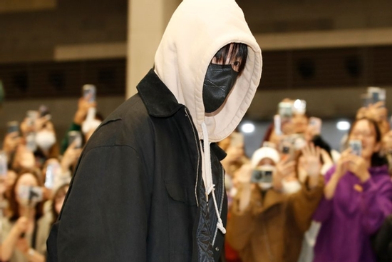 Bắt một người phụ nữ trong nhà riêng Jungkook (BTS) lúc nửa đêm